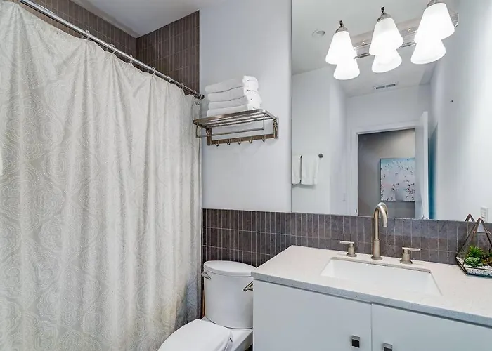 Cozy Beautiful Downtown Unit Chi In Prime River North Location Near Mag Mile - 2 Chicago